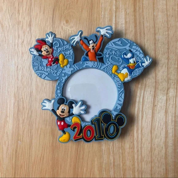 Disney 2010 Magnetic Picture Frame - Picture 1 of 5